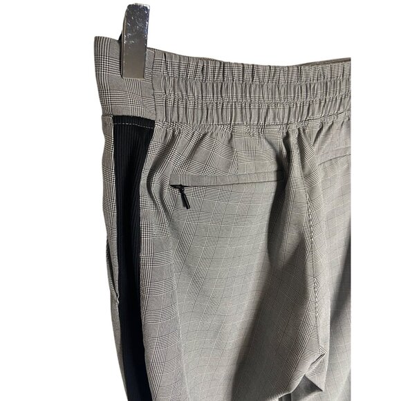 Athleta Brooklyn Plaid Ankle Pant In Black & White-sz 2P - Picture 10 of 13